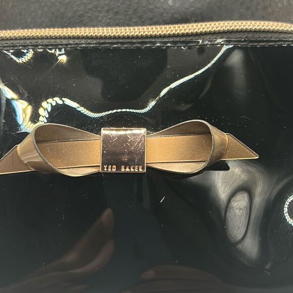 Ted Baker Bow Front Cosmetic Bag Black Patent Leather Rose Gold Hardware Travel - Picture 2 of 15